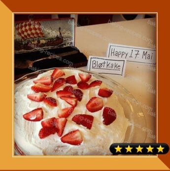 Norwegian Strawberries and Cream Cake Blotkake recipe