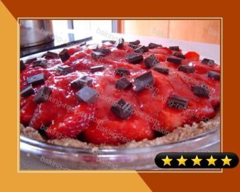 No-Bake Strawberry Pie With Chocolate Chunks recipe