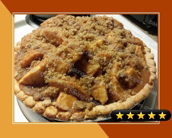 Caramel Apple Pie With Crunchy Crumb Topping recipe